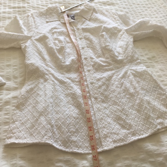 Broderie White Buttonup - Picture 3 of 5